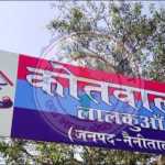 ग्राहक बनकर पहुंचे लालकुआं कोतवाल, सरकारी शराब की दुकान पर बंदी के बाद बिक रही शराब का भंडाफोड़