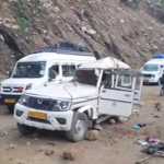 केदारनाथ हाईवे पर भीषण हादसा, तीर्थयात्रियों का वाहन दुर्घटनाग्रस्त, दो की मौत, कई घायल