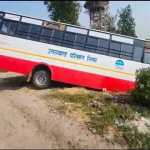 चलती बस में ड्राइवर को हार्टअटैक से खेत में घुसी बस, नर्स ने सीपीआई देकर बचाई जान