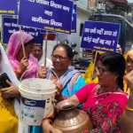 देहरादून के कई इलाकों में गहराया पेयजल संकट, लोगों ने खाली बाल्टी लेकर किया प्रदर्शन, लगाए गंभीर आरोप
