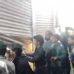शराब की दुकानों में ओवररेटिंग को लेकर जमकर चले लात-घूंसे, 2 गंभीर घायल