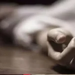मां ने पानी की बाल्टी में हाथ लगाया, बेटी हुई नाराज; फांसी लगाकर दी जान