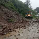उत्तराखंड में आफत की बारिश, अल्मोड़ा में मलबा आने से 7 सड़कें बंद, जन जीवन प्रभावित