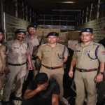 पंचायत चुनाव वोटिंग से पहली रात पुलिस ने पकड़ी 15 लाख की शराब, एक आरोपी गिरफ्तार, तीन की तलाश