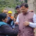 राखी में बंधा रिश्ता, राहत में झलकी ममता – आपदा के बीच मुख्यमंत्राी को बहन ने बांधी राखी”
