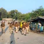 🚔 लालकुआं में पुलिस का सघन सत्यापन अभियान 🔎 | बिना सत्यापन रह रहे 6 लोगों पर चालान, तीन संदिग्ध हिरासत में 👮‍♂️