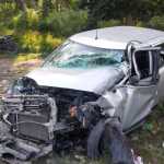 “लालकुआं में ओवरलोड 18 टायरा ट्रक से कार की भीषण भिड़ंत, चालक मौके से फरार—दयनिय टायर, अवैध माल ढुलाई और सुरक्षा पर उठे सवाल”