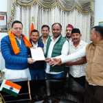 लालकुआं: मुख्यमंत्री से मिले लालकुआं विधानसभा के वाहन स्वामी, गोला-नन्दौर नदी क्षेत्र की समस्याओं पर हुई चर्चा