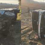 🚌🚨 बड़ा सड़क हादसा — कार से टकराई यात्री बस खेत में पलटी, 10 घायल, 6 गंभीर रेफर