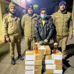 लालकुआं पुलिस का नशा तस्करों पर जोरदार प्रहार: 412 पैक अवैध शराब के साथ तस्कर गिरफ्तार, हल्दूचौड़ पुलिस की बड़ी कामयाबी