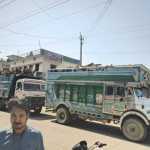 बिंदुखत्ता में जनाक्रोश का महासंग्राम: ‘यमदूत’ बने ओवरलोड वाहनों के खिलाफ सड़कों पर उतरे व्यापारी; कुंवर सिंह गाड़िया की मौत के बाद