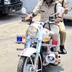 नैनीताल: ईंधन संरक्षण की अनूठी मिसाल: जब सरकारी गाड़ी छोड़ बुलेट पर सवार