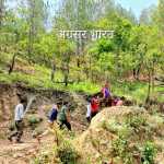चंपावत:​विकास का दर्द: उत्तराखंड के पुरमल्ला तोक में कंधों पर टिकी है ज़िंदगी