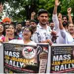 आरक्षण के मुद्दे पर दिल्ली से लखनऊ तक प्रदर्शन, कनॉट प्लेस में जुटी भीड़; मायावती ने आर्थिक आधार पर आरक्षण की मांग को बताया अनुचित