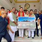 लालकुआं:महालक्ष्मी मंदिर पहुंचे भाजपा के राष्ट्रीय अध्यक्ष नितिन नवीन और प्रदेश के मुख्यमंत्री पुष्कर सिंह धामी, साथ में दीपेंद्र कोश्यारी भी रहे मौजूद